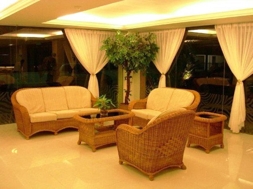 Casuarina Hotel Кота Кинабалу Екстериор снимка