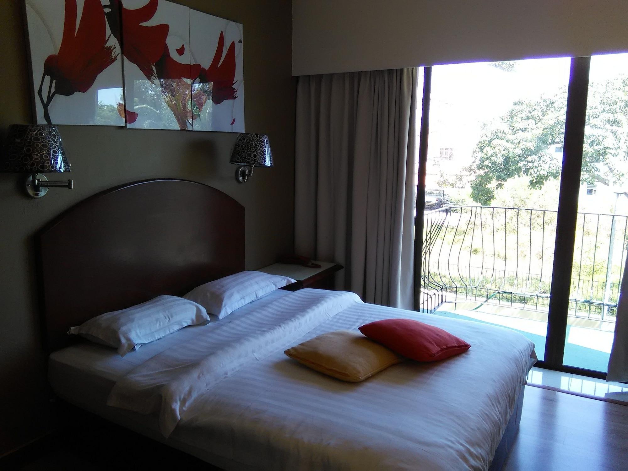 Casuarina Hotel Кота Кинабалу Екстериор снимка