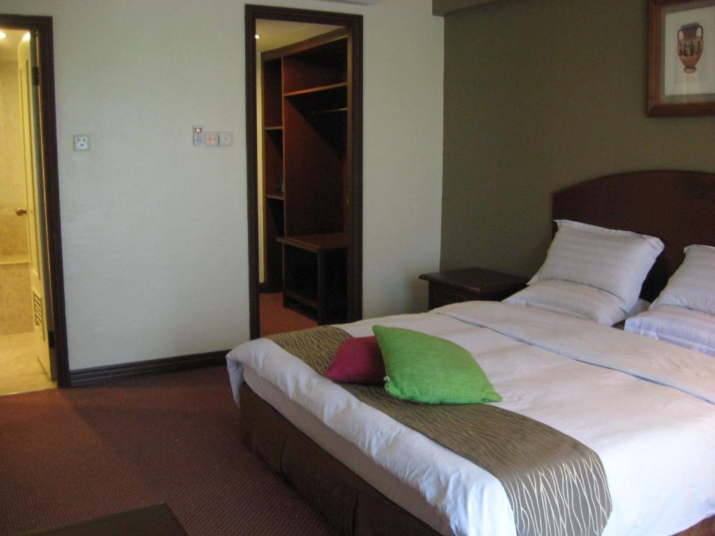 Casuarina Hotel Кота Кинабалу Стая снимка