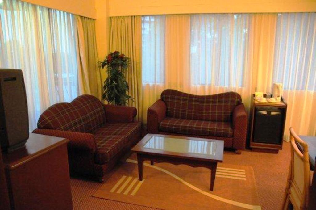Casuarina Hotel Кота Кинабалу Екстериор снимка