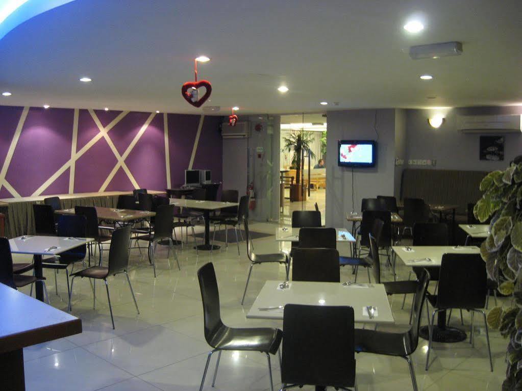 Casuarina Hotel Кота Кинабалу Екстериор снимка
