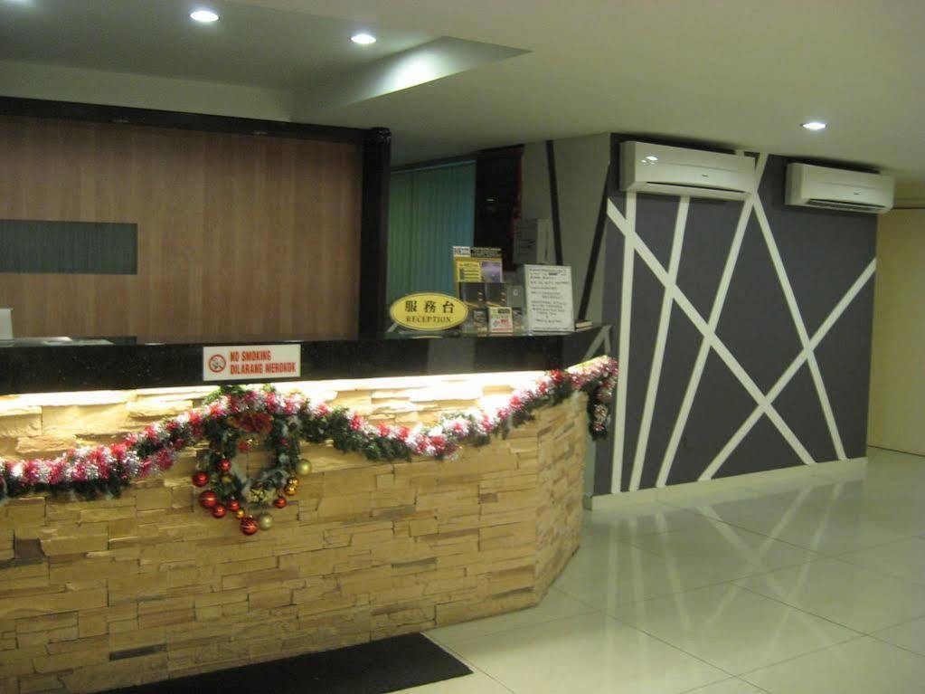 Casuarina Hotel Кота Кинабалу Екстериор снимка