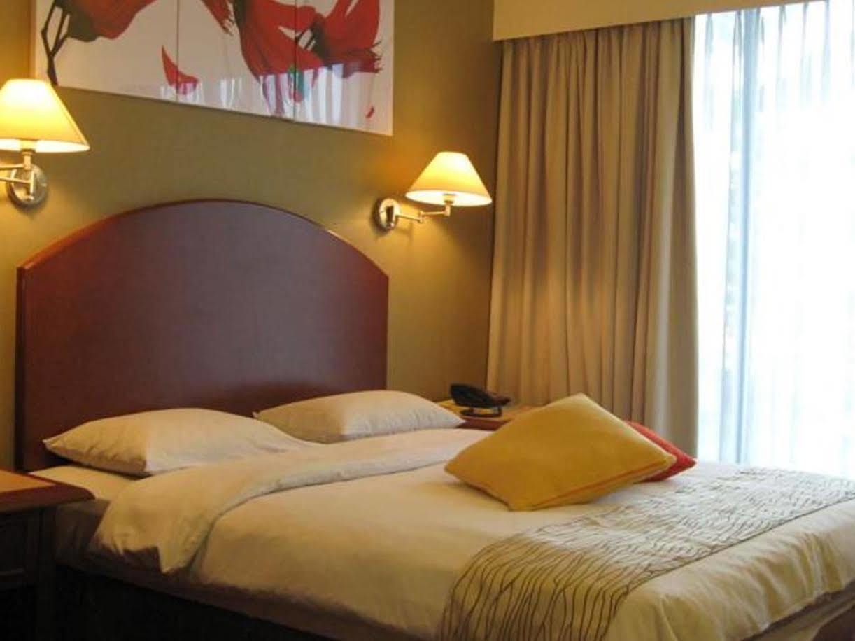 Casuarina Hotel Кота Кинабалу Екстериор снимка